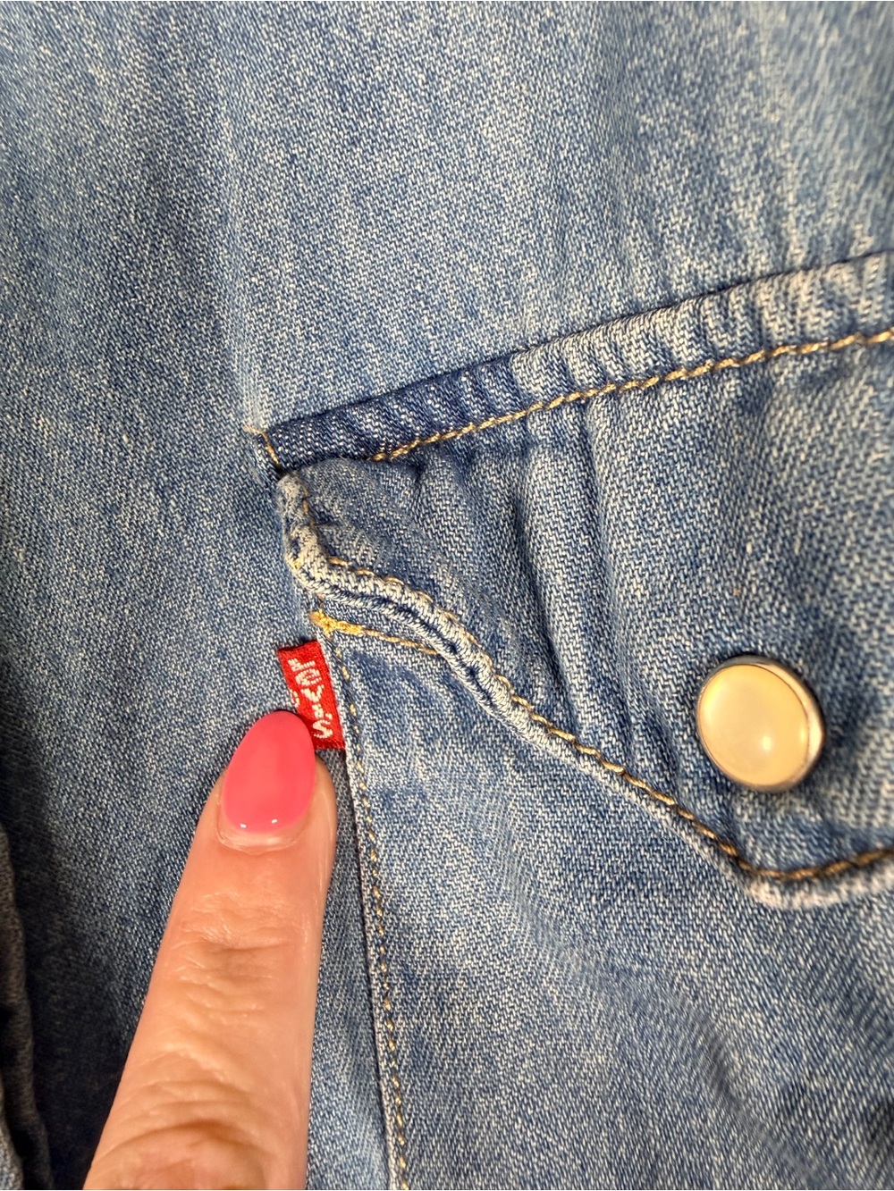 LEVI’S Women’s Size L Shirt Top Denim Jean Pearl Snap Western Style Red Tab - Picture 6 of 16
